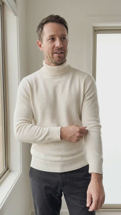 Man wearing the Savoni wool knit - customer clip